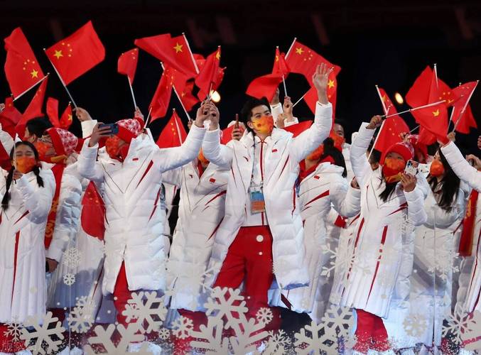 北京冬奥会闭幕式运动员玩嗨了